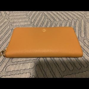 Emerson Zip Passport